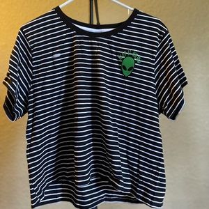 VIBE N’ Women’s Striped Alien Crop Top